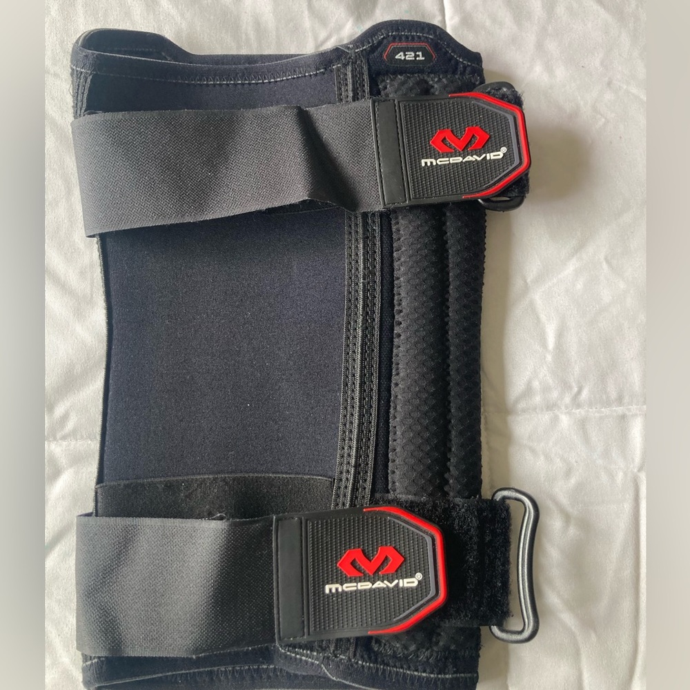 McDavid Black and Red Knee Brace